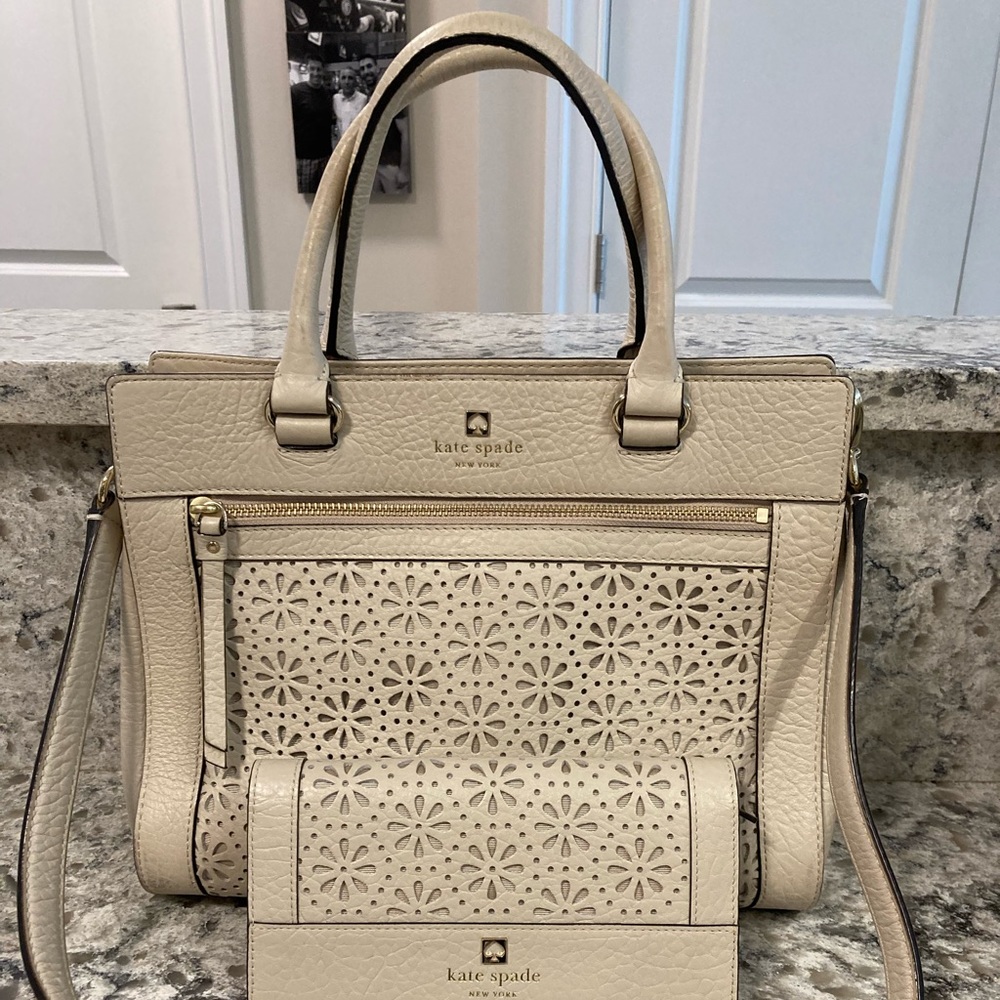 Kate spade bag w cross body strap and matching wallet included